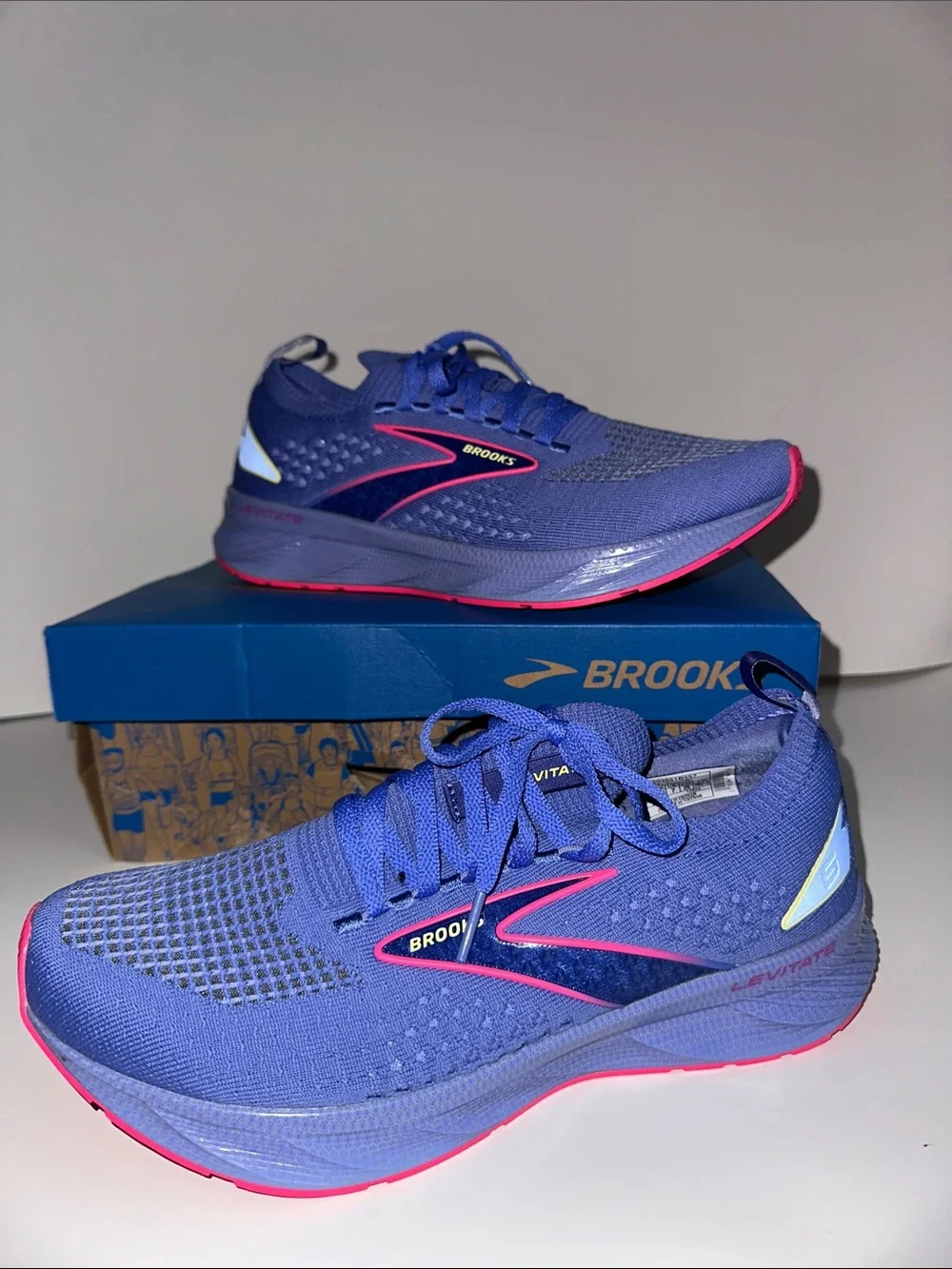 Brooks Levitate Running Women’s Shoes - Blue with Pink Accents